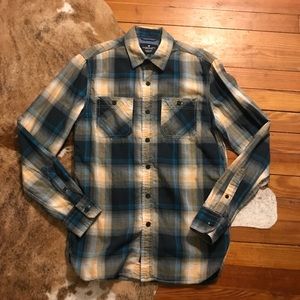 Super soft 🐰 plaid button down shirt